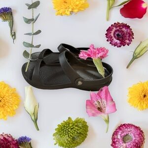 DAWGS size 9 women’s sandals